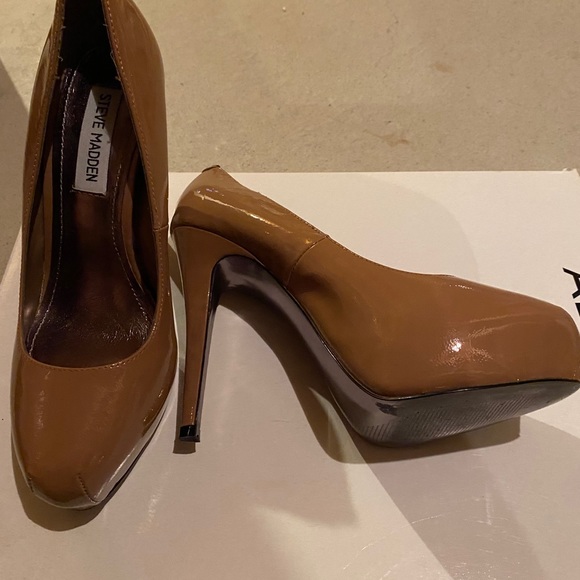 Steve Madden Patent Leather Heels size 7.5 - Picture 3 of 5